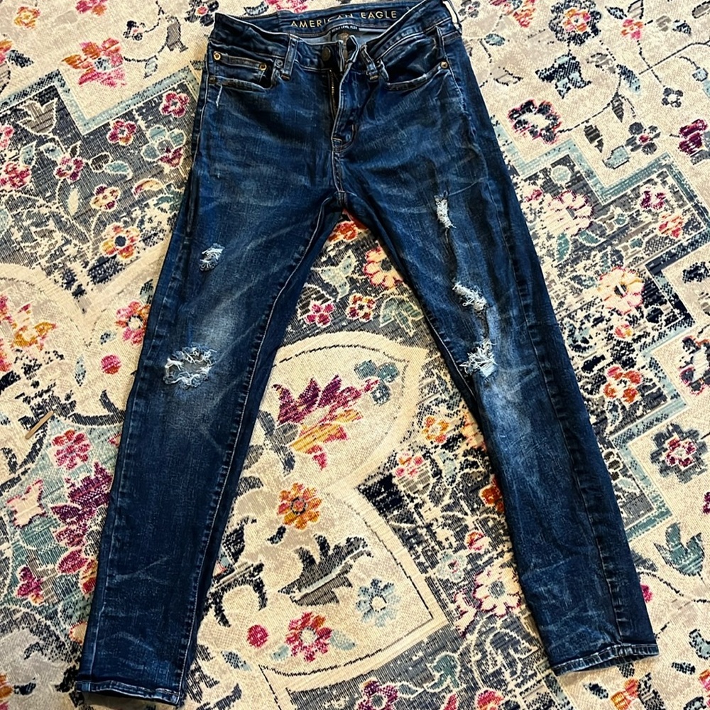 Like new mens 30x30 mens American Eagle Next Level flex jeans. Distressed